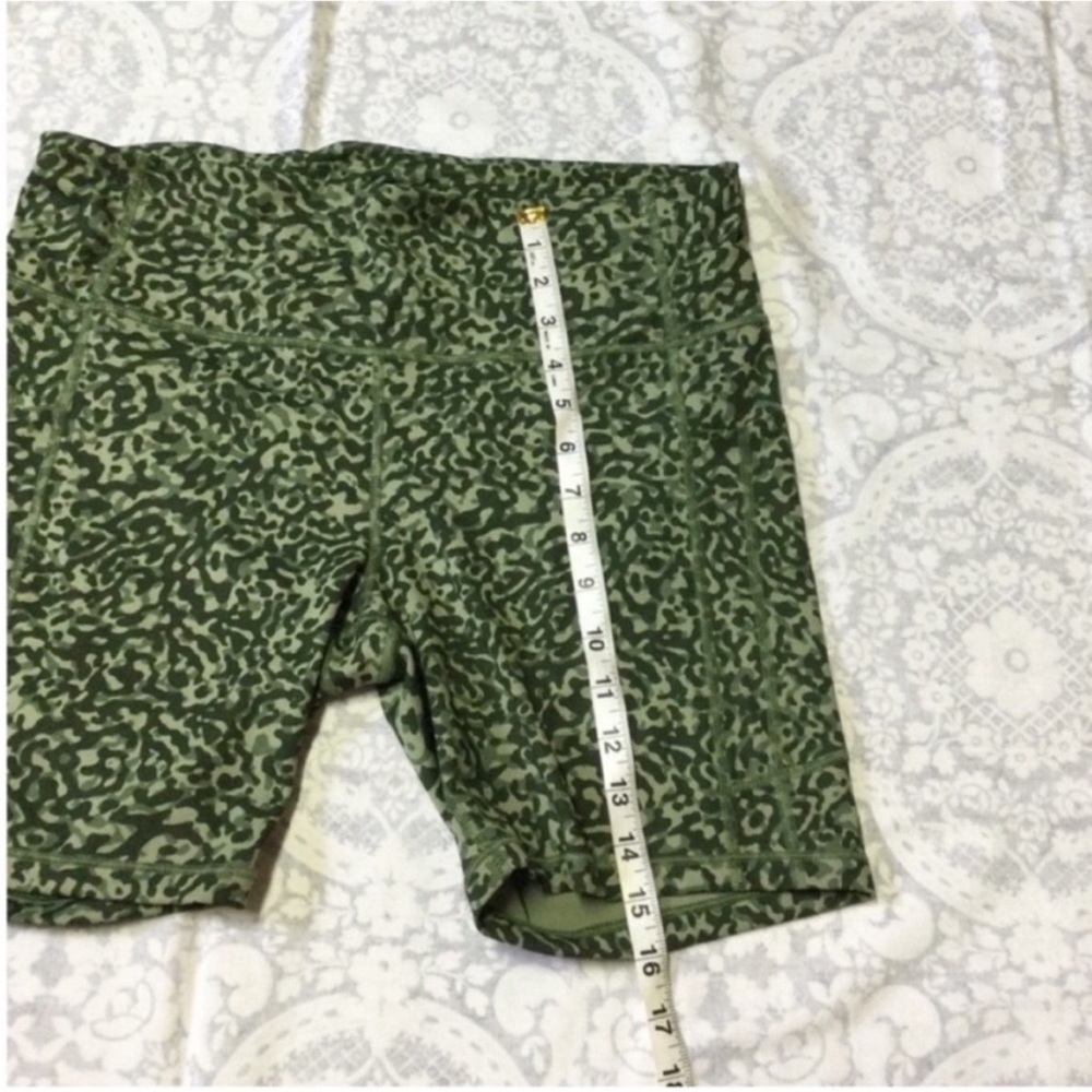 Athleta Shorts XL - Picture 6 of 9